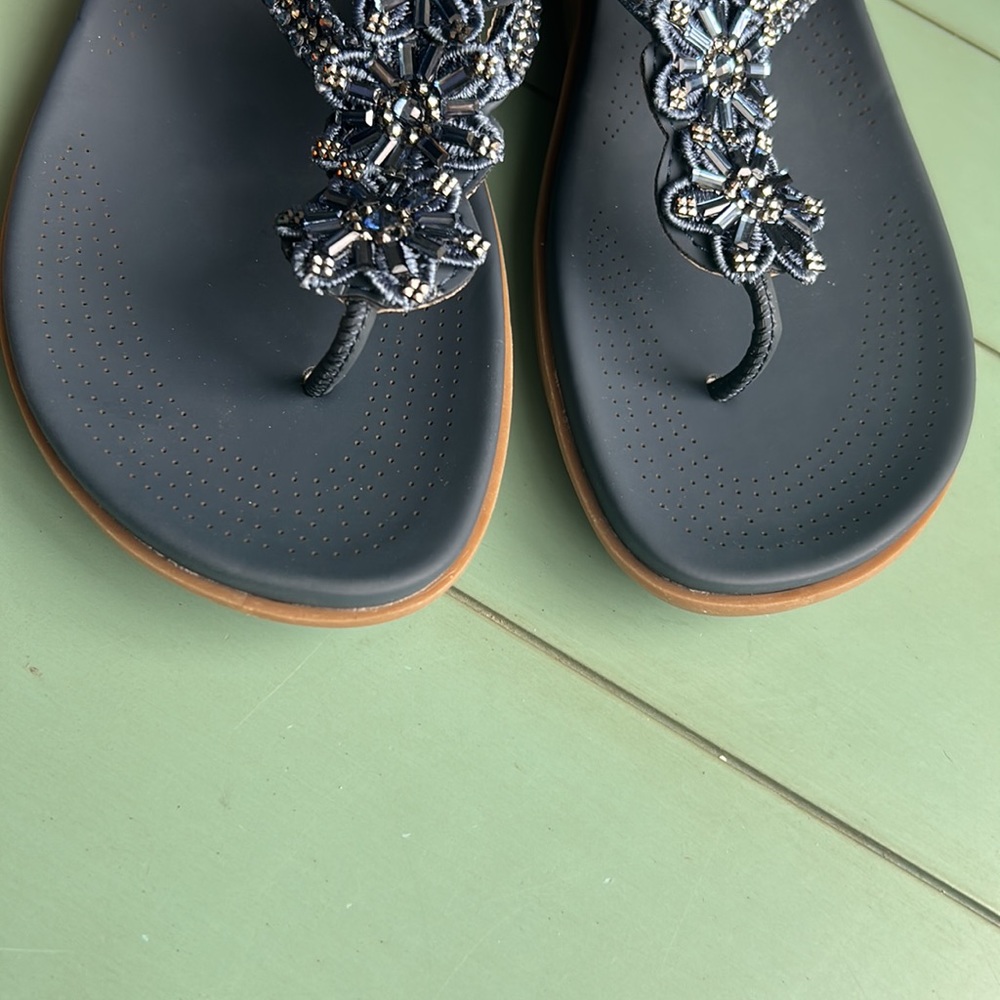 NWOT Siketu Sandals/Flip Flops Sz 8.5 - Picture 4 of 12